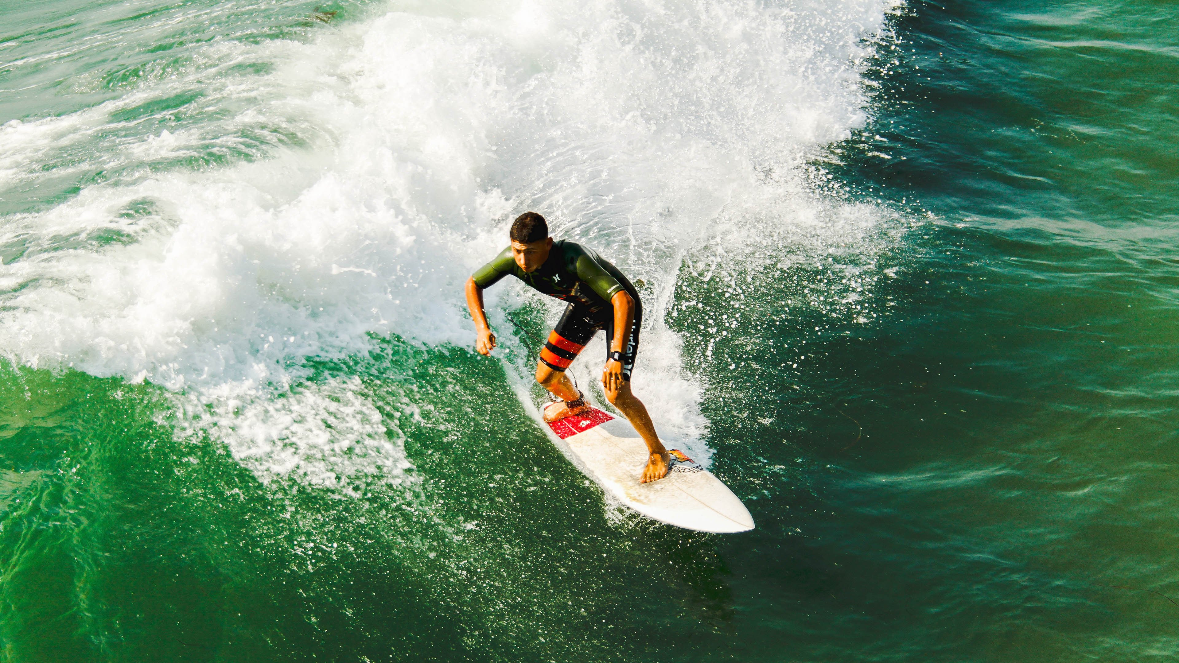 以足球为媒介的社区文化活动持续丰富，增强邻里关系，以足球的名义